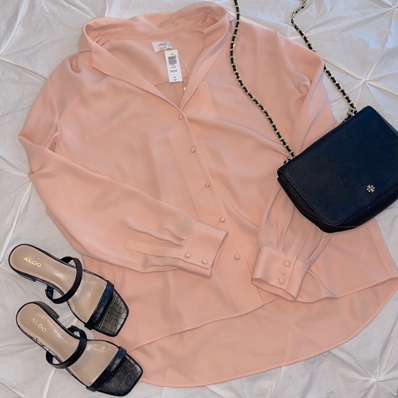 Aritzia Tops - BNWT Aritzia Babaton Tulum Button-Up Blouse